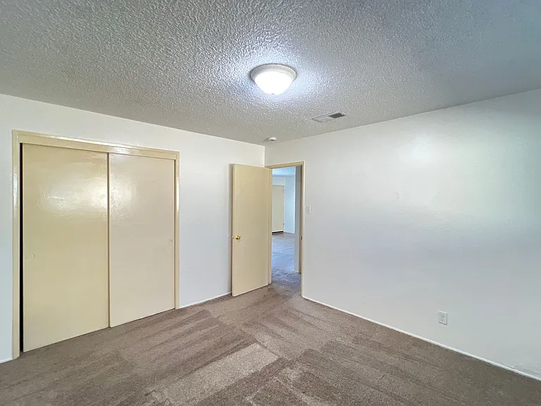 4236 Columbus St — Photo 11