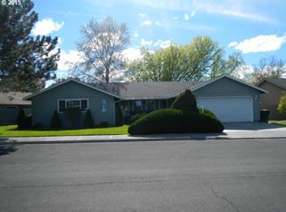 390 E Carter Dr, Hermiston, OR 97838