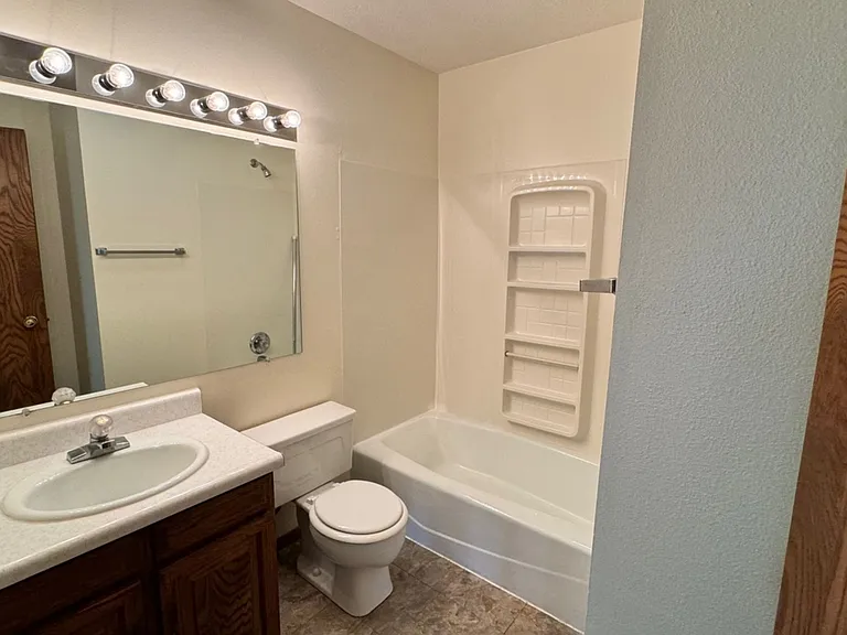 3900-3951 Doral Dr — Photo 16