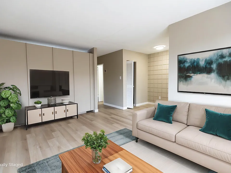 111 24th Ave SW