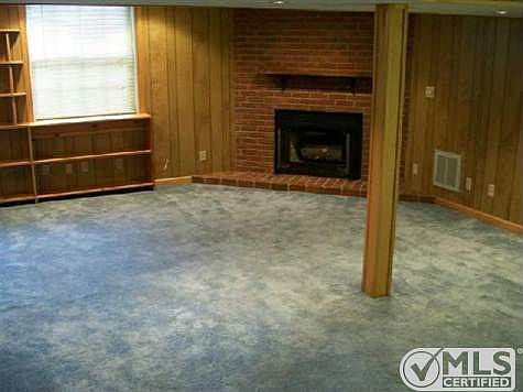 4th image of 421 Clearwater Dr