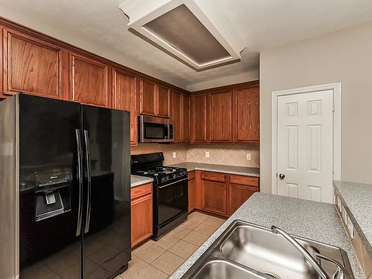 814 Forest Ivy Ln — Photo 8