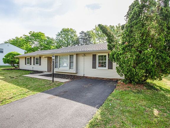 2nd image of 825 Barkley Dr