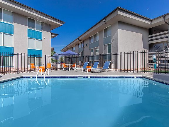 3rd image of 3885 Lakehurst Dr #45-103