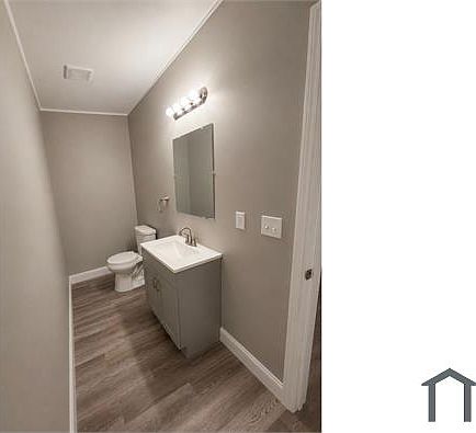 5th image of 301 S 5th St