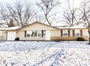 1911 Weston Ln, Schaumburg, IL 60193