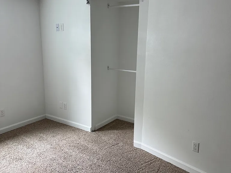 803 E 37th Ave — Photo 35