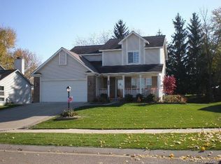 7821 Academy Ct E, Waterford, MI 48329