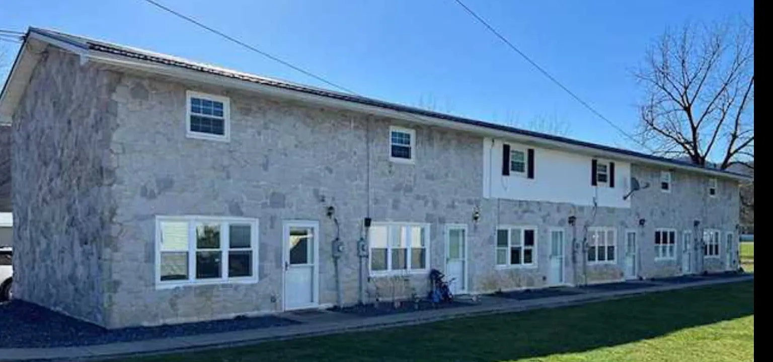 2 bed, 9999 sqft, $940 — Photo 1