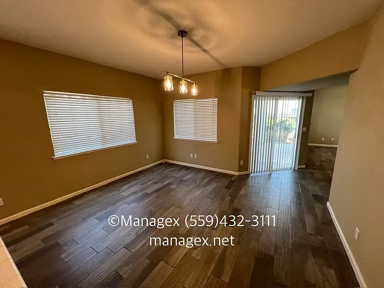 110 N Anderson Ave — Photo 4