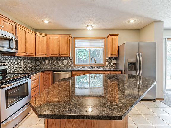 5th image of 4408 E 40th Ave