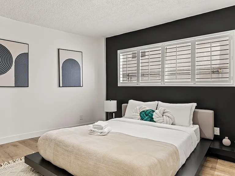 1700 Malcolm Ave — Photo 17