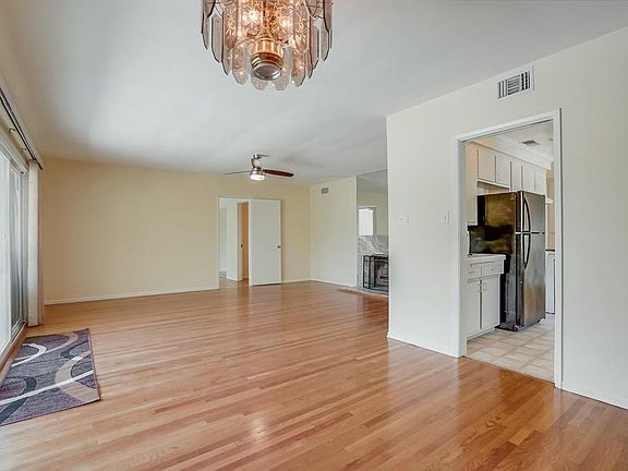 4th image of 4518 Whitsett Ave