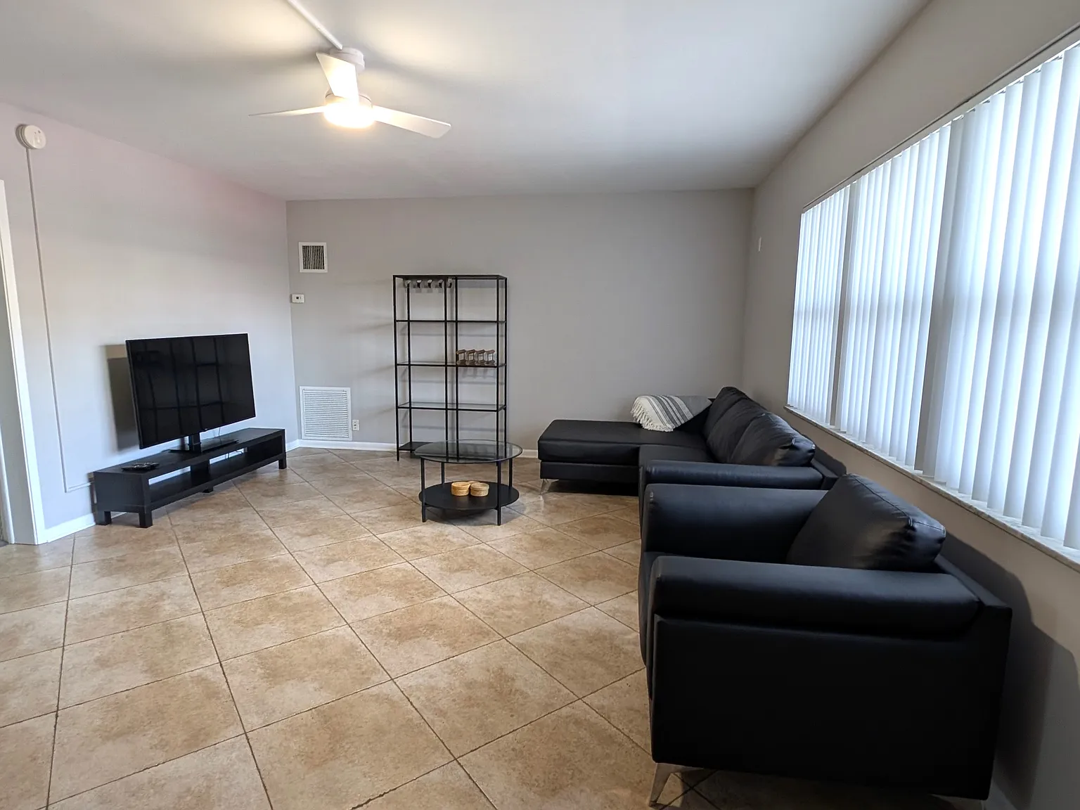 1 bed, 700 sqft, $1,900 — Photo 2