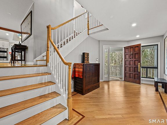 4th image of 320 Chestnut Hill Road
