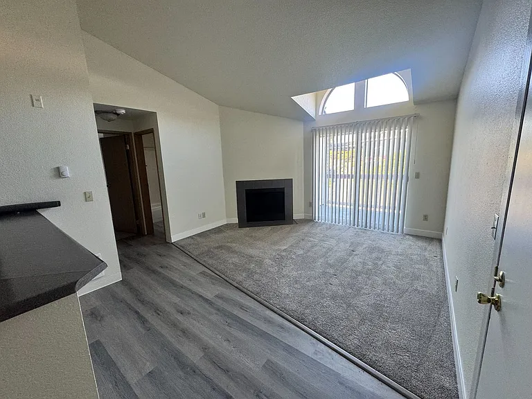Wellington Place Apartments — Photo 11