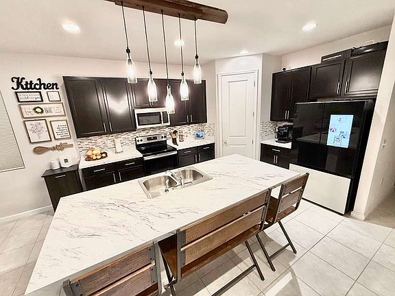 3rd image of 184 Summershore Dr