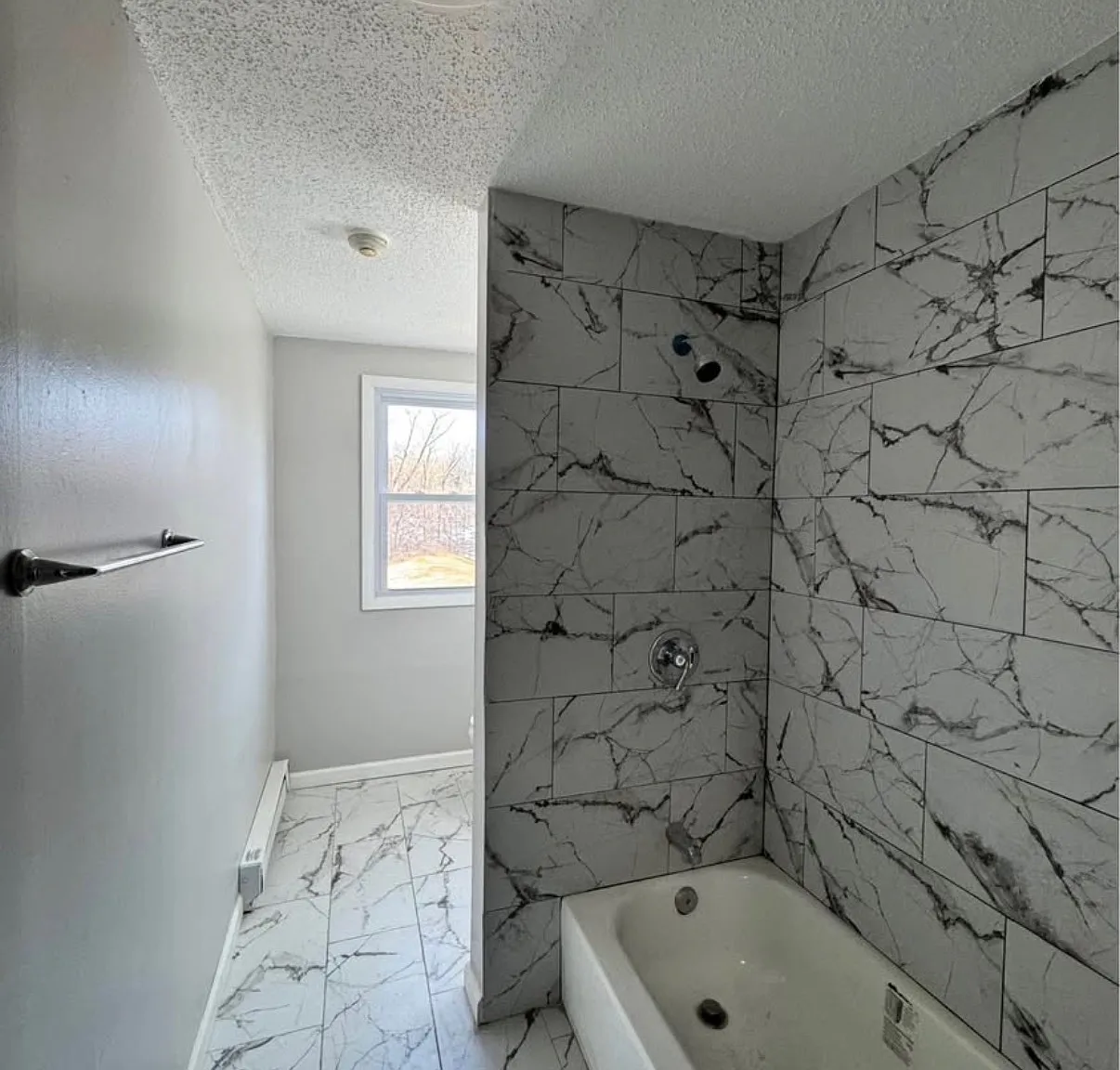 1 bed, 2.0 bath, 2400 sqft, $750 — Photo 2