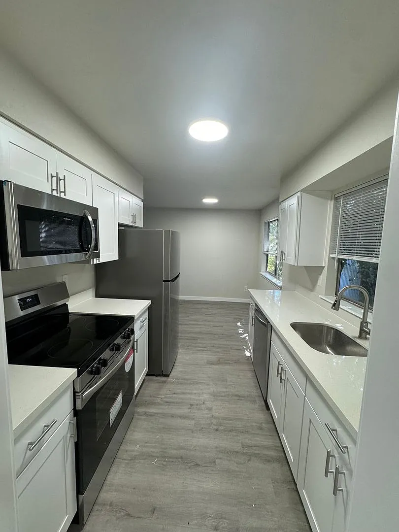 Federal Way Townhomes — Photo 2
