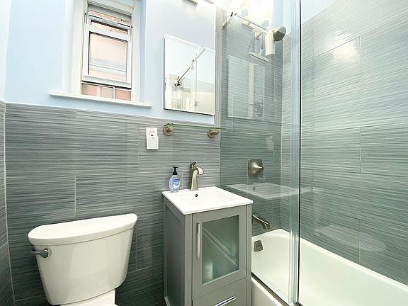 5th image of 415 E 80th St APT 4N