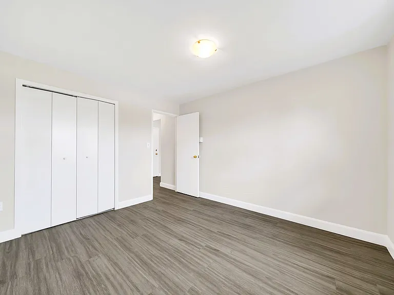 955 10th St E #208 — Photo 18
