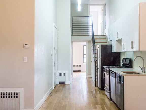 3rd image of 338 Melrose St #3LL