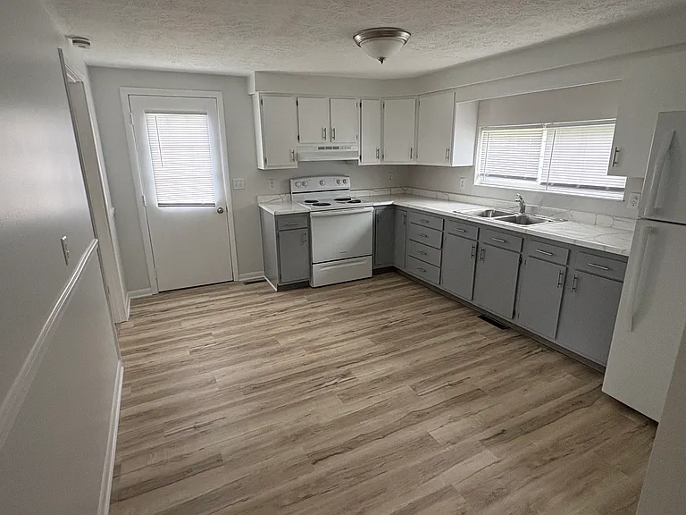 5270 Wayne Madison Rd — Photo 2