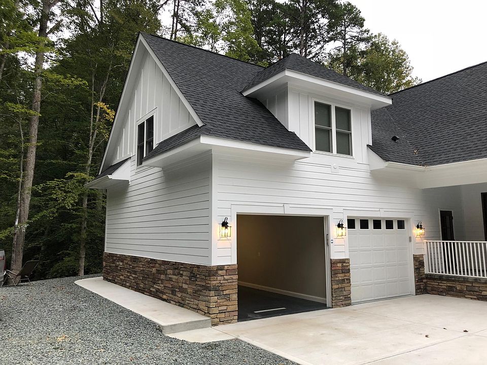 Large Windows on all sides providing Natural Light but Total Privacy.