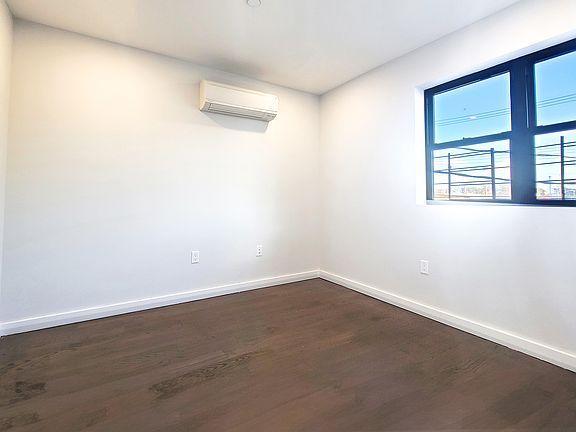 5th image of 2721 Matthews Ave #1C