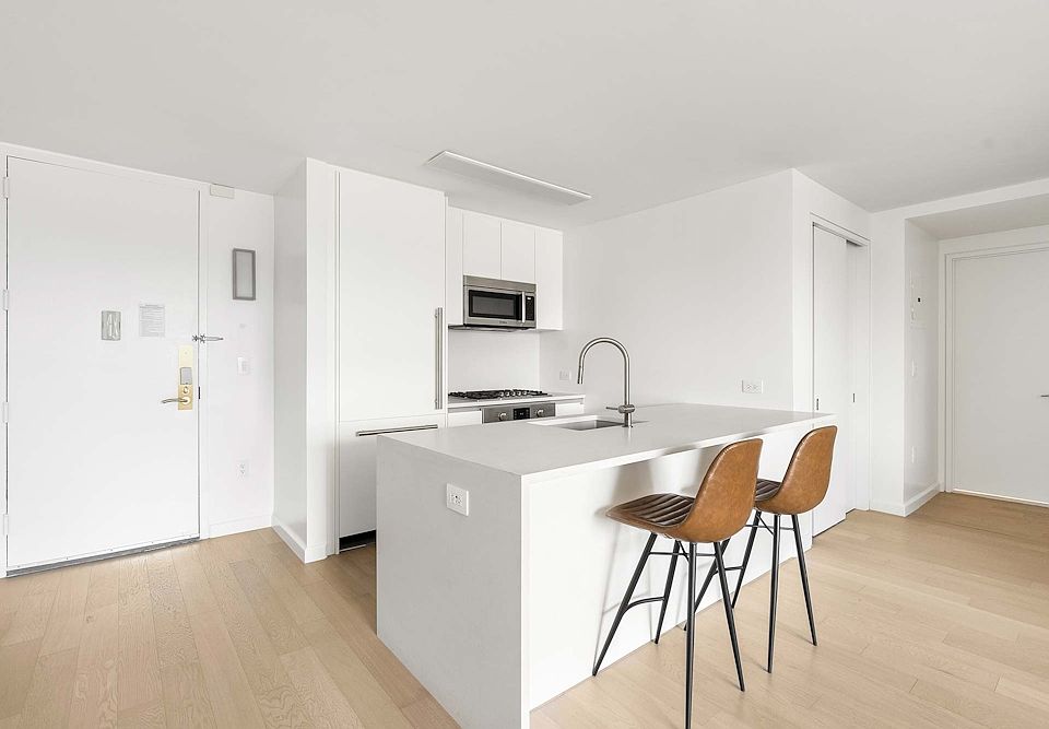 1st image of 1 Union Sq S APT 18O