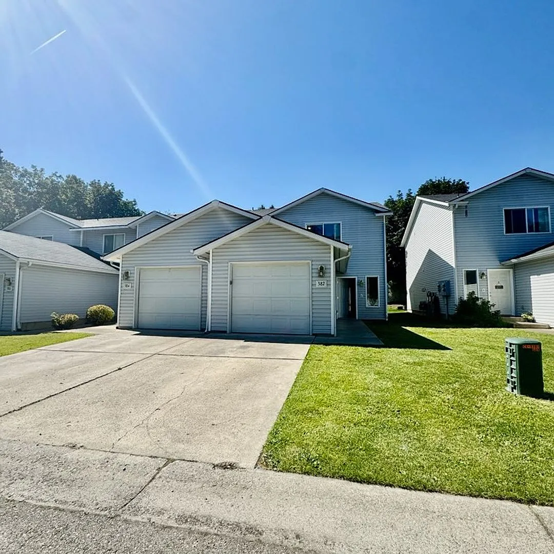 382,84,86,88 Leadora Ln. — Photo 2