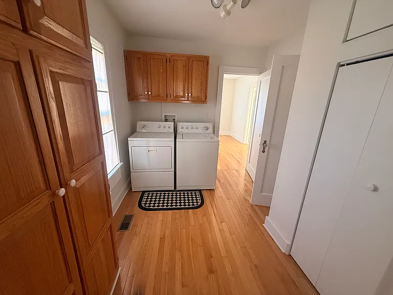 515 E 15th St — Photo 13