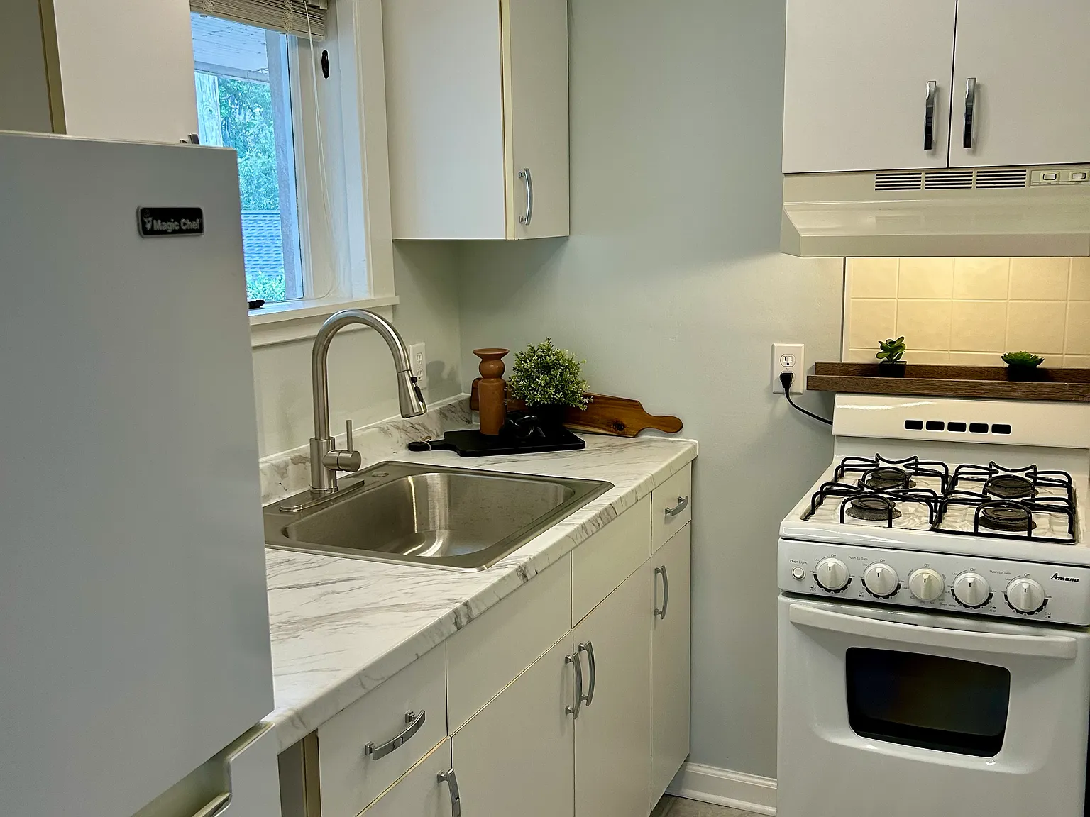 Studio, 400 sqft, $1,300 — Photo 3