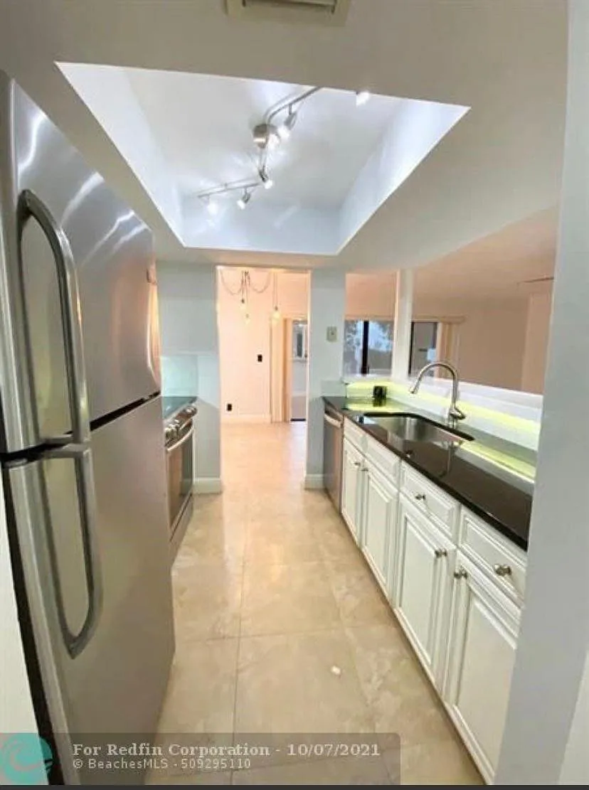 2 bed, 2.0 bath, 1099 sqft, $2,100 — Photo 2