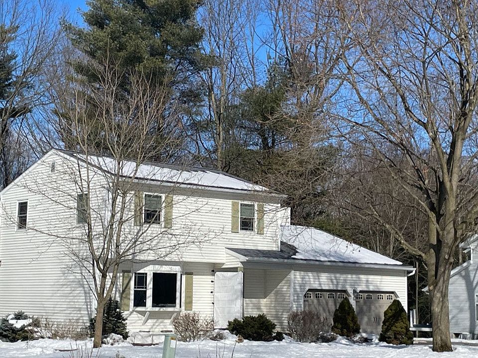 2nd image of 28 Carriage Way