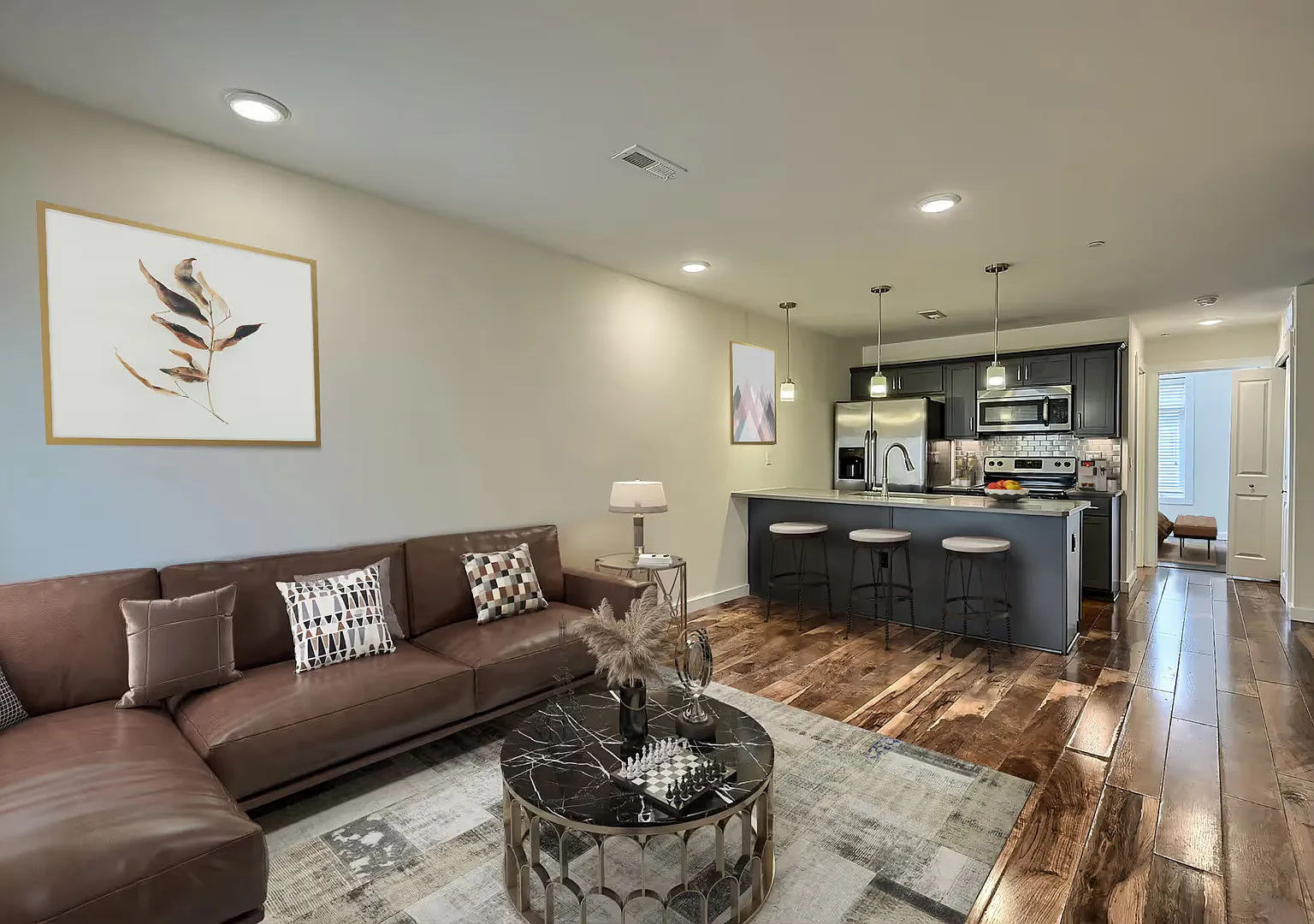 Bright 2 Bed / 2 Bath with On Site Reserved Parking Option — Photo 2