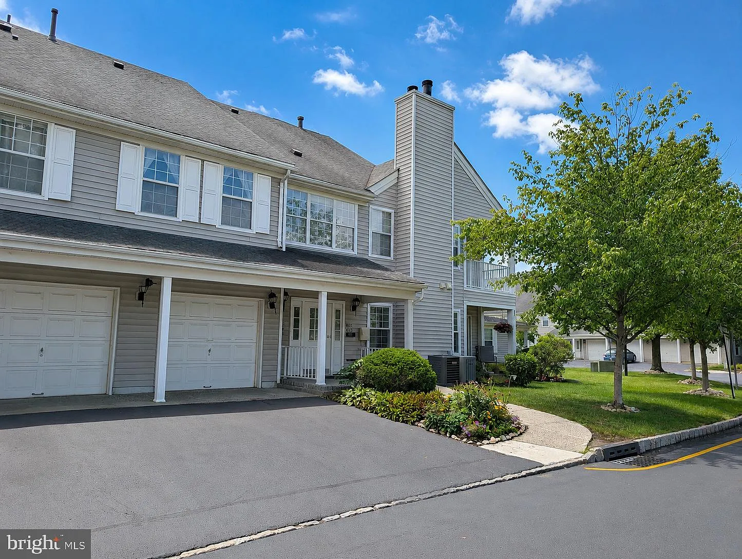 2 bed, 2.0 bath, 1230 sqft, $2,700 — Photo 2