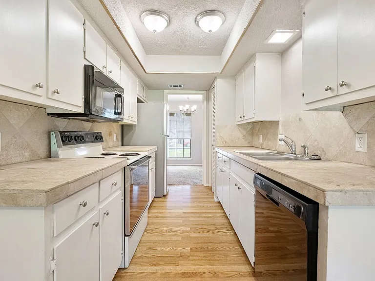 5404 Salem Hill Dr — Photo 8