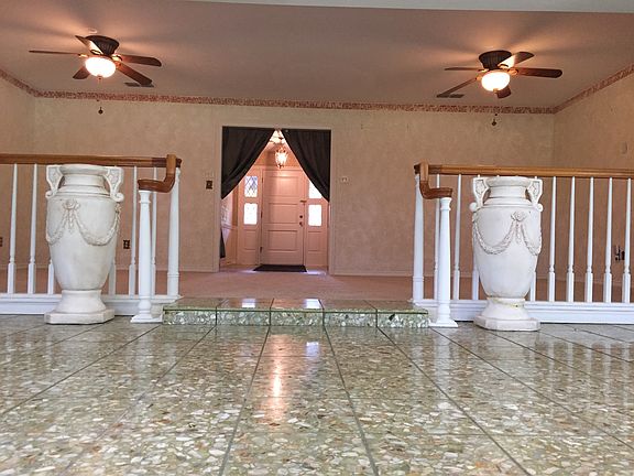 Expansive living & sunroom