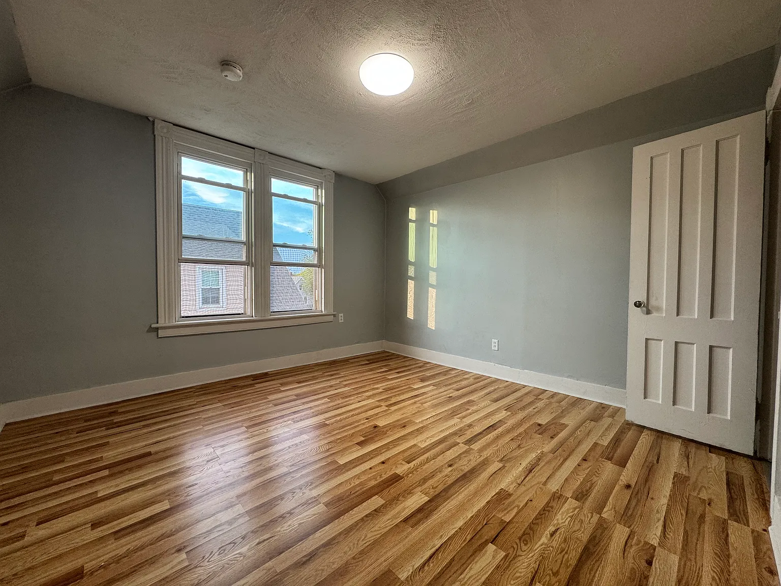 2 bed, 1000 sqft, $1,245 — Photo 3