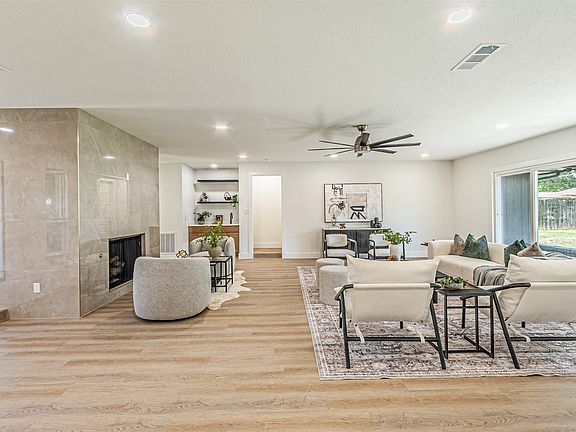 4th image of 2716 Arborcove Dr