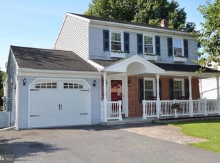 905 Sycamore Dr, Denver, PA 17517