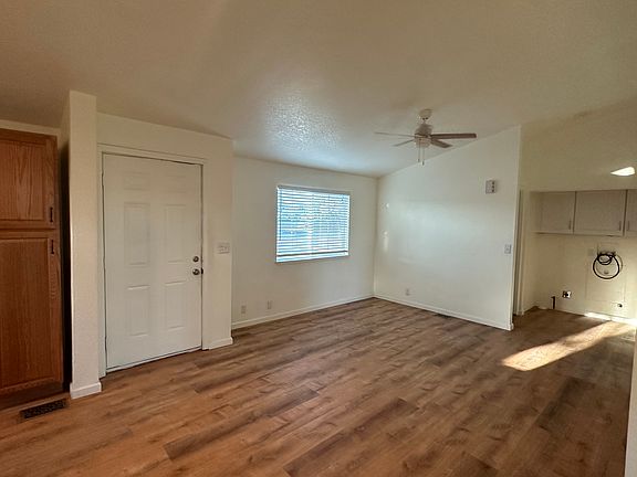 3rd image of 1530 E Annadale Ave