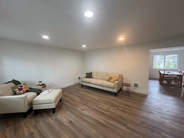 4901 NE 1st St — Photo 4
