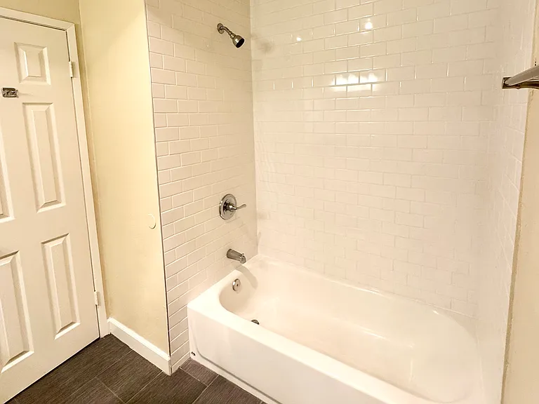San Remo Apartments — Photo 10