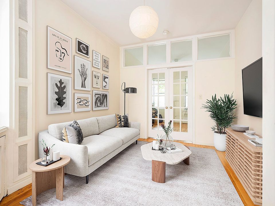 1st image of 225 W 10th St APT 1D