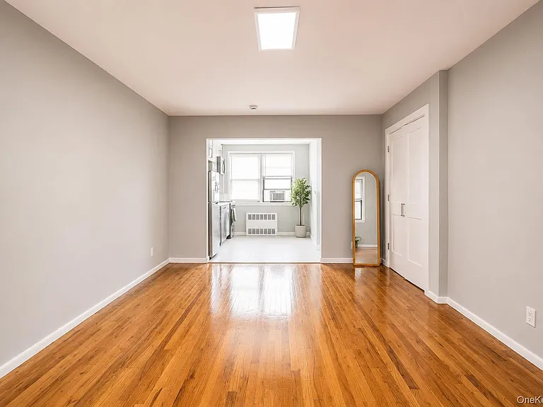 470 E Broadway #B2 — Photo 12
