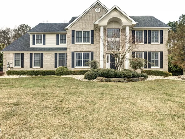 5 Deerpath Drive, Farmingdale, NJ 07727