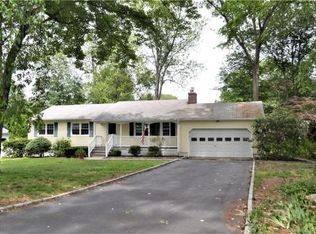 4 Oriole Dr, Norwalk, CT 06851