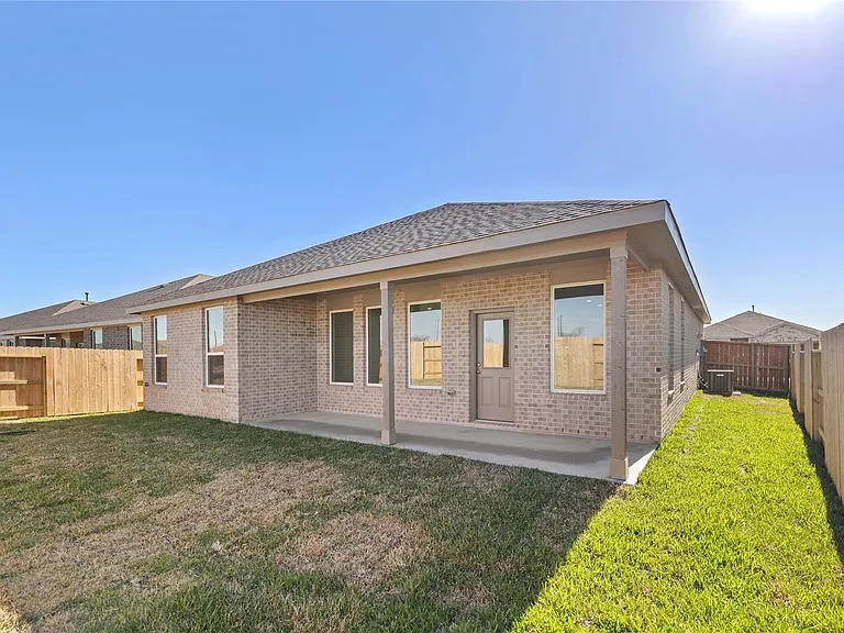 823 Heaven Dr — Photo 33